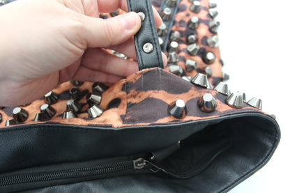 Essentiel Antwerp grote schoudertas met studs