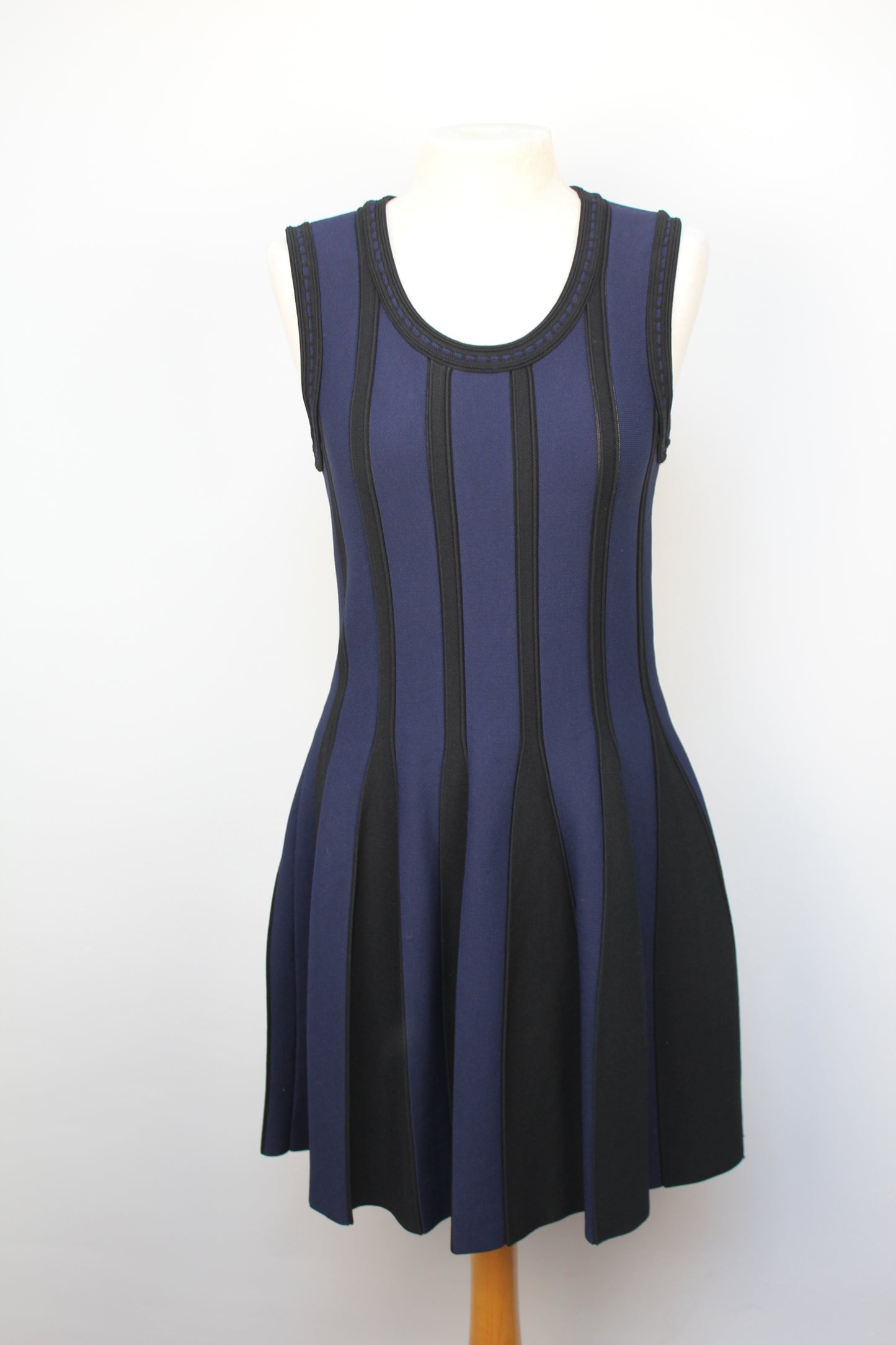 Nikkie jurk zwart/blauw maat 40